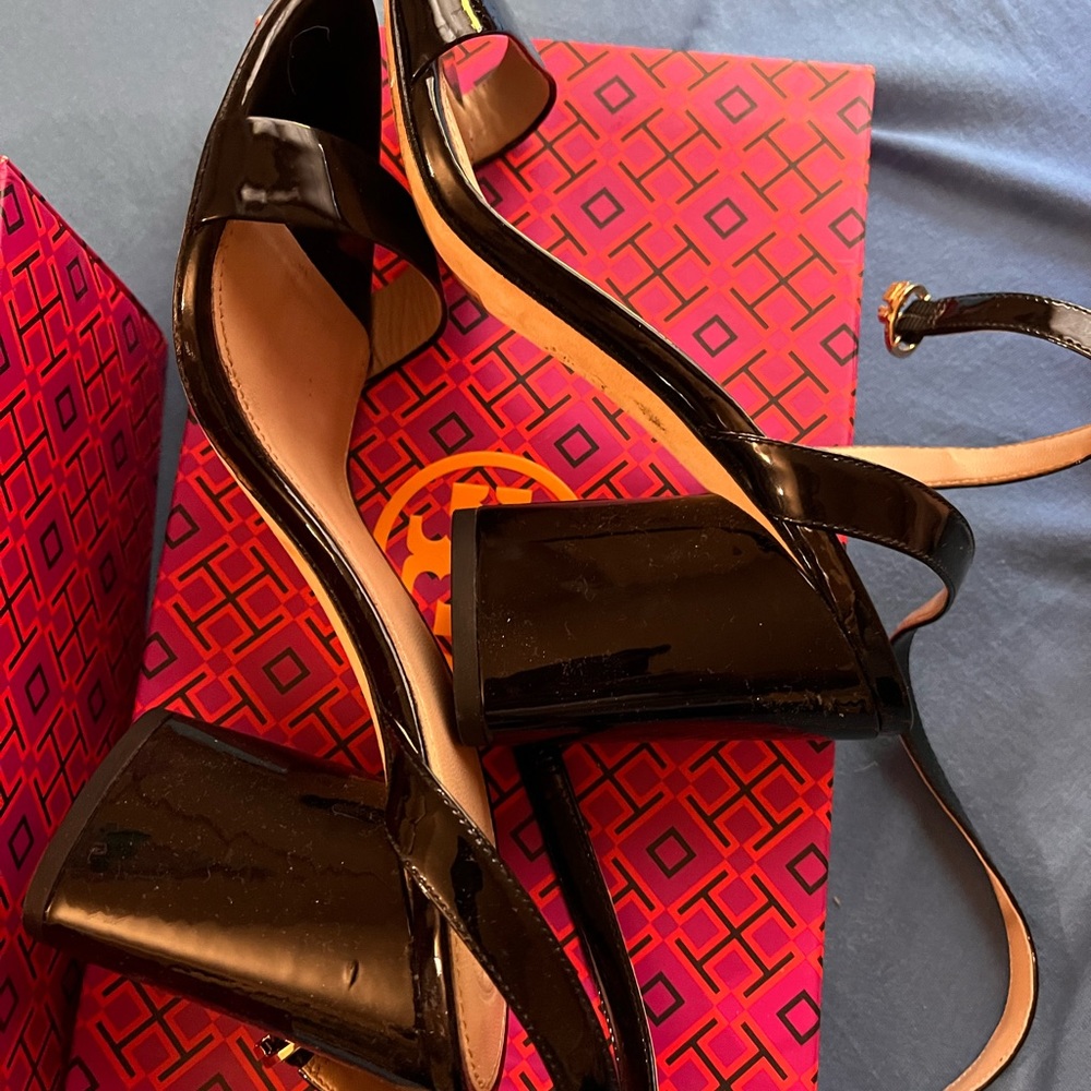 Tory Burch sandals, they strap around your ankles size 8
